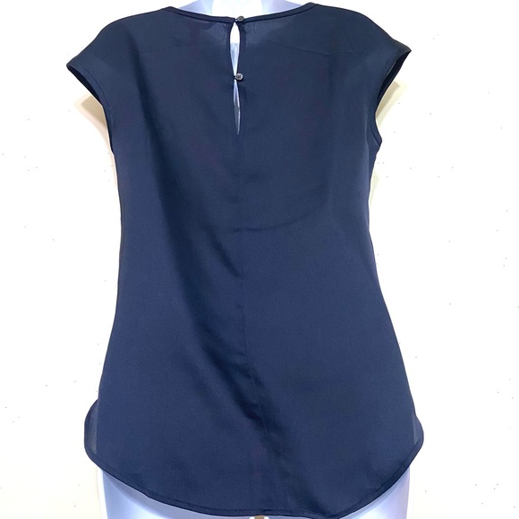 Banana Republic BLACK high low sleeveless blouse back button detailing size M - Picture 2 of 8